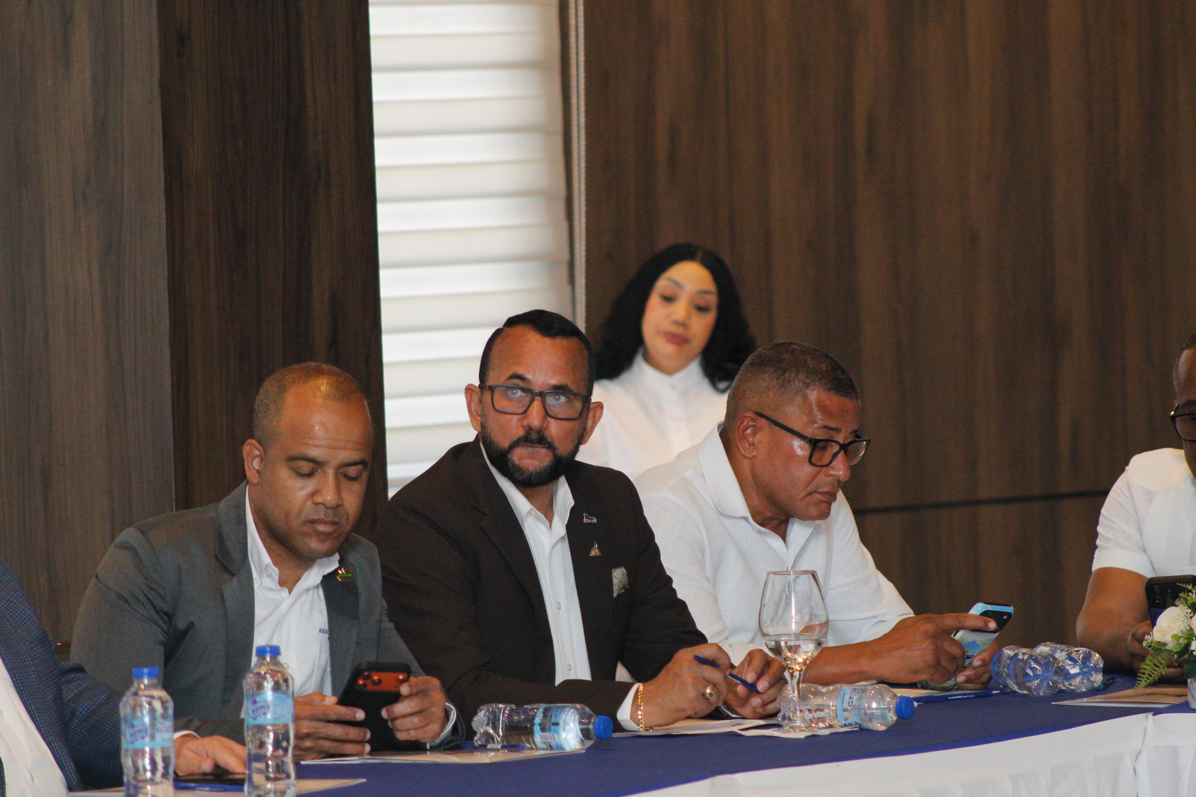 Manuel Tejeda participa en reunión estratégica del Comité Ejecutivo de la Liga Municipal Dominicana