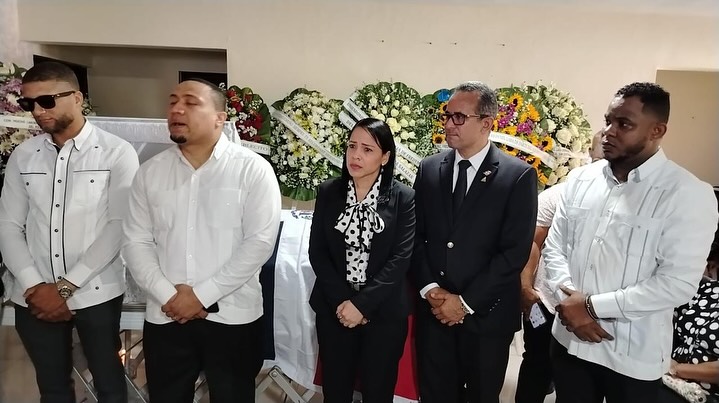 Guardia de honor en las honras fúnebres en memoria del honorable vocal Fredymil Lara, del Distrito Municipal El Pueblecito, Cambita, región…